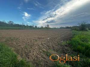 Prodajemo plac kod naplatne rampe Vrčin, 141 ar, pravilan oblik